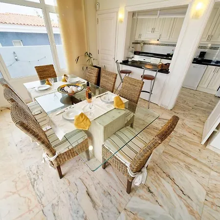 Relax By Your Private Pool Wifi And Canary Views Сasa de vacaciones *